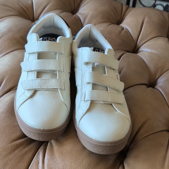 Ryka Cream Athletic Shoes with Tan Sole - Picture 4 of 6